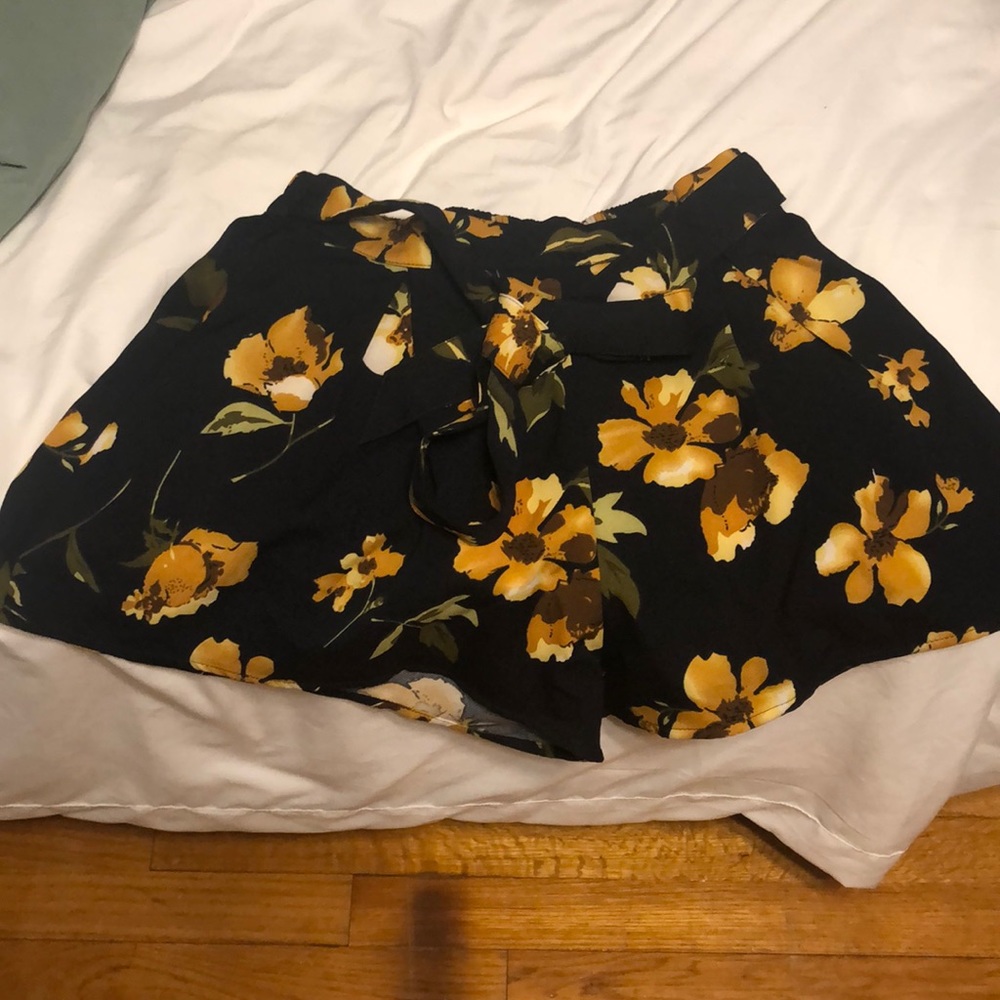 NWT Allegra K Tie waist fancy floral shorts
